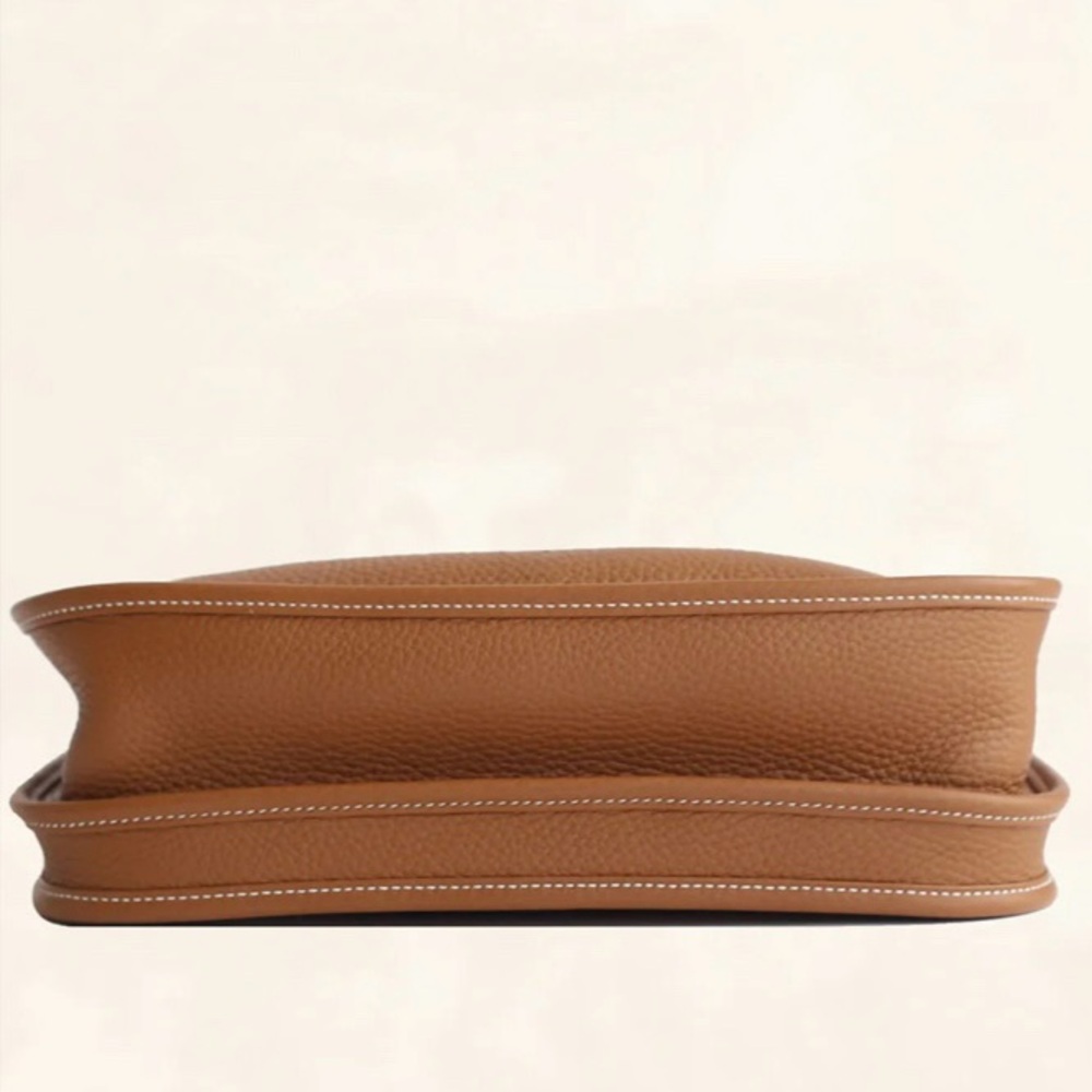 Hermes Evelyne III Genuine Leather Tan Shoulder Bag…
This is NOT TPM Model - Picture 4 of 6